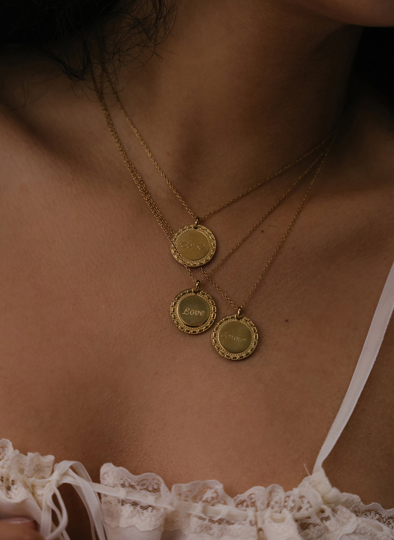 Collier médaille Love